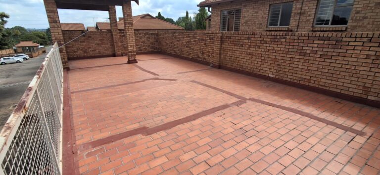 3 Bedroom 2 bathroom 2 Garages apartment