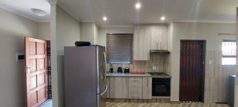 FOR SALE – MODERN 3 BEDROOM HOME IN Pretoria North