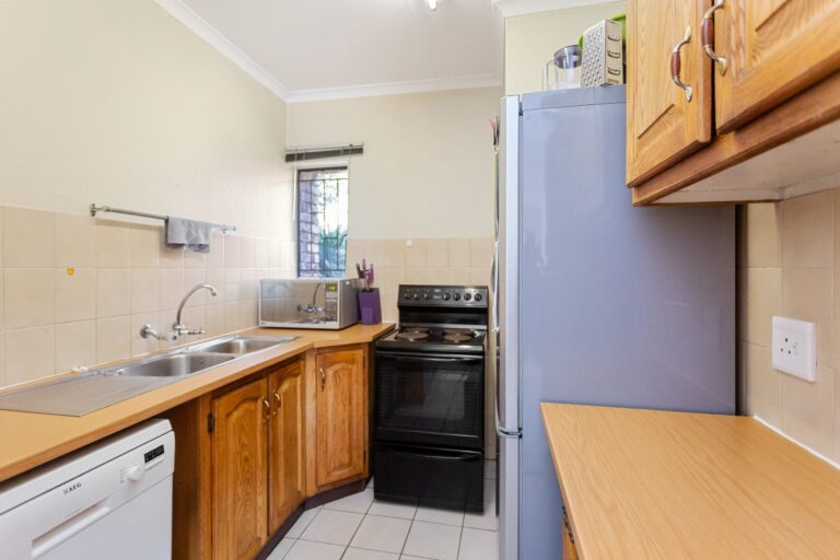 2 Bedroom Townhouse For Sale in Secure Complex with Private Garden