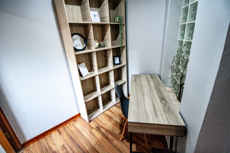 Modern Bachelor/ette Pad | Ideal For Students Or Single Professionals and/or Retirees| Secure Your New Landing Spot Now!