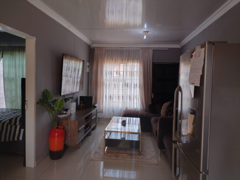 Modern 3-Bedroom Home in Secure 24-Hour Access Complex – Prime Location