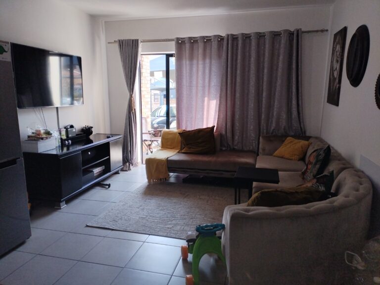 Stunning 2-Bedroom Ground Floor Apartment in Theresapark!