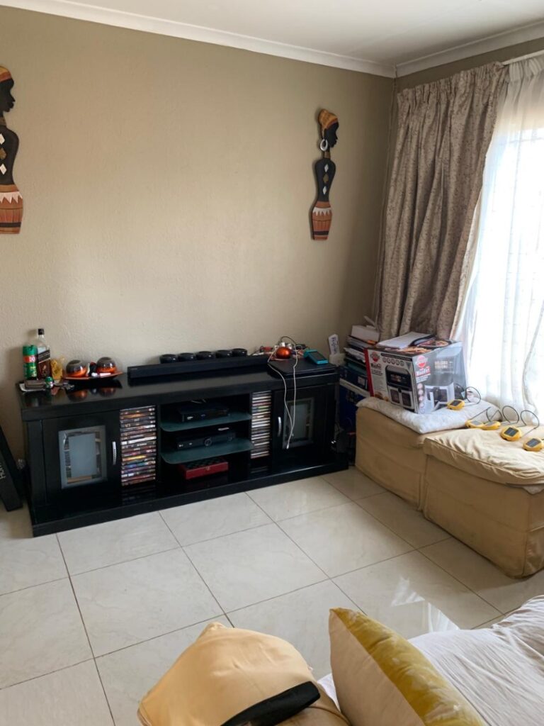 Corner Cousy Two Bedroom House