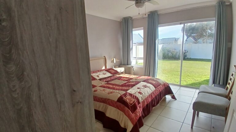 Main bedroom with en-suite.
