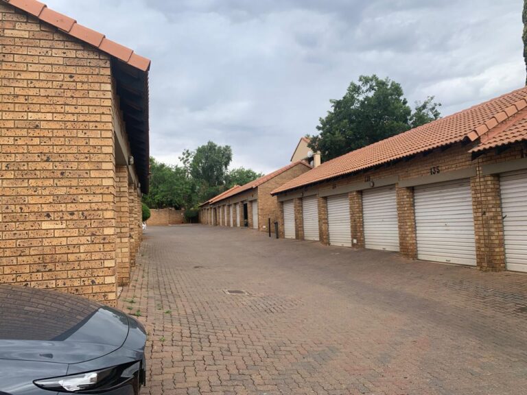 2 bedroom groundfloor apartment in Die Hoewes