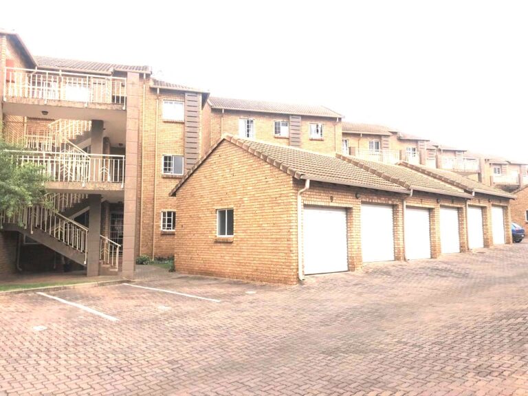 First floor 2 bedroom apartment in Die Hoewes