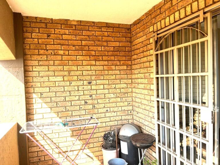 Charming 2-Bedroom First-Floor Apartment in a Secure Complex – Die Hoewes, Centurion