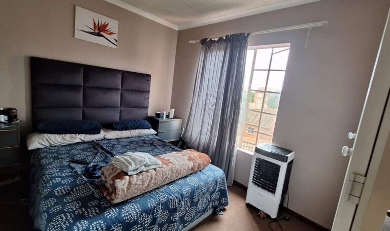 First floor 2 bedroom apartment in Die Hoewes