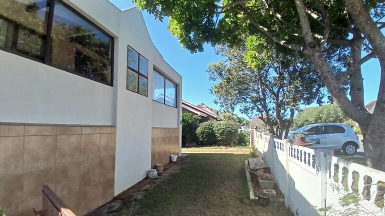 Spacious Witsand Home with Flatlet & Income Potential