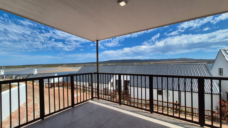2-Bedroom Apartment + Sunroom/Study with River Views