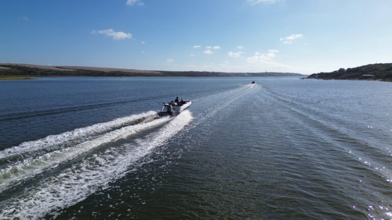 The estate is less than 500m away from the Kraaltjie/boat-launching area.
