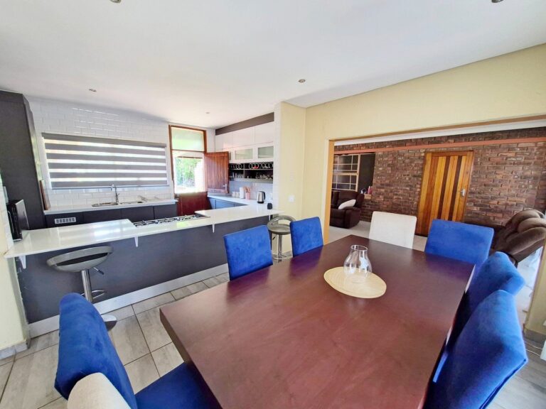Updated Family Home with huge back yard in Rooihuiskraal