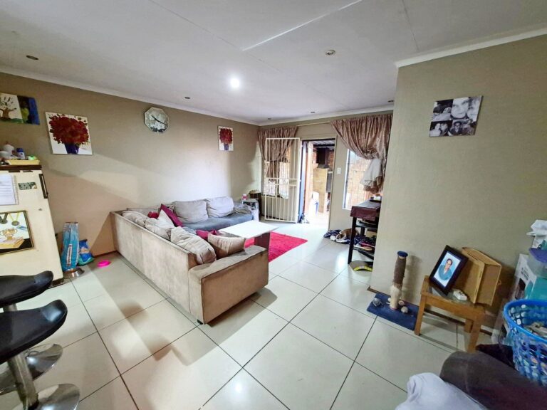 Lose standing simplex for sale in Rooihuiskraal