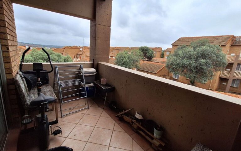 First floor 2 bedroom apartment in Die Hoewes