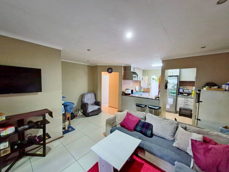 Lose standing simplex for sale in Rooihuiskraal