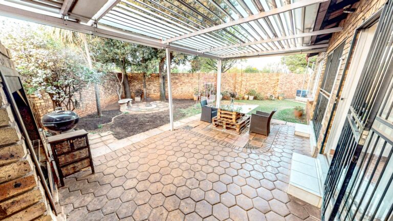Absolutely Superb Simplex, A Sublime Offering | Perfect Price, Perfect 2,1,1 Combo to be Your New Place | In Convenience Dream Of Die Hoewes – Secue it Now!