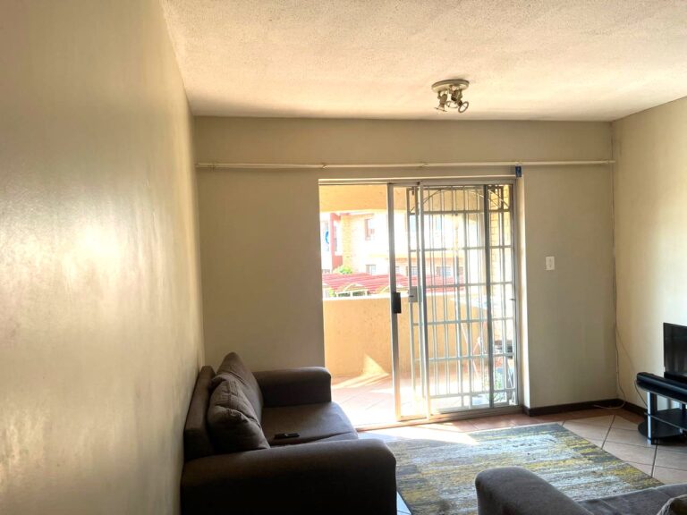 Charming 2-Bedroom First-Floor Apartment in a Secure Complex – Die Hoewes, Centurion