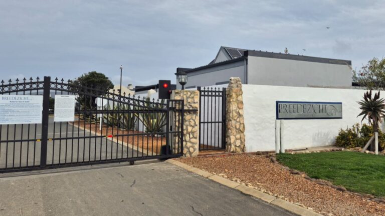Secure 800m² Riverside Vacant Stand in Witsand