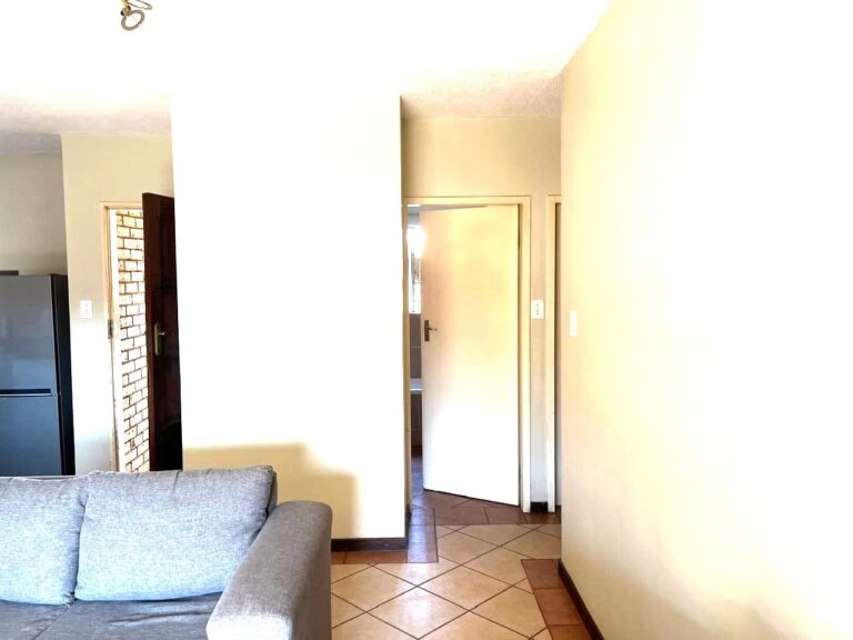 Charming 2-Bedroom First-Floor Apartment in a Secure Complex – Die Hoewes, Centurion