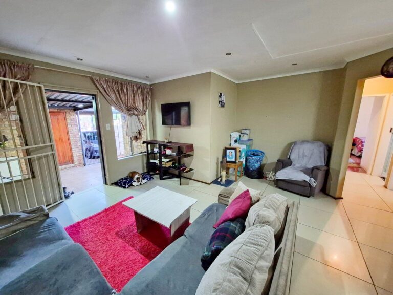 Lose standing simplex for sale in Rooihuiskraal