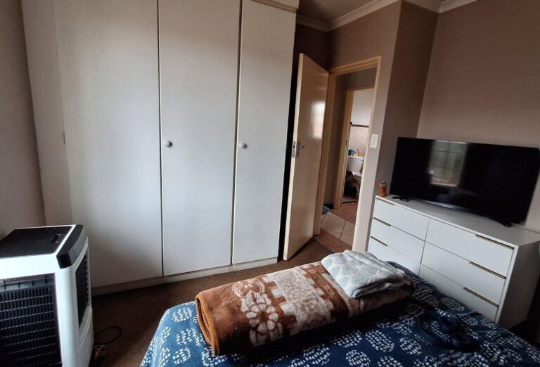 First floor 2 bedroom apartment in Die Hoewes