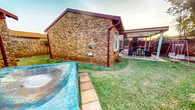Absolutely Superb Simplex, A Sublime Offering | Perfect Price, Perfect 2,1,1 Combo to be Your New Place | In Convenience Dream Of Die Hoewes – Secue it Now!