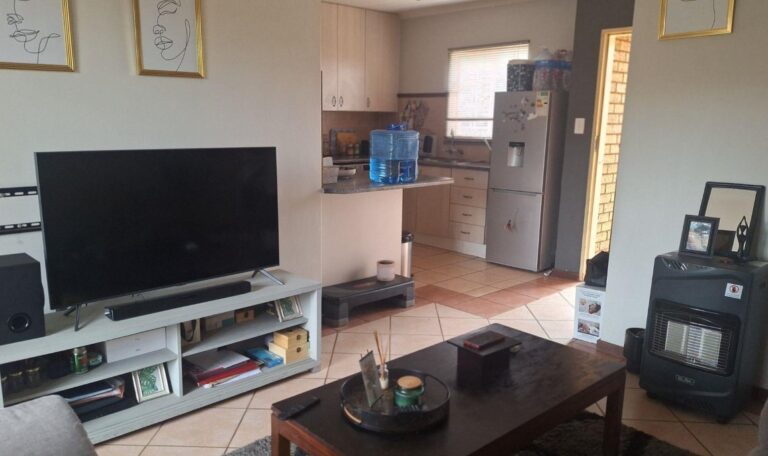First floor 2 bedroom apartment in Die Hoewes